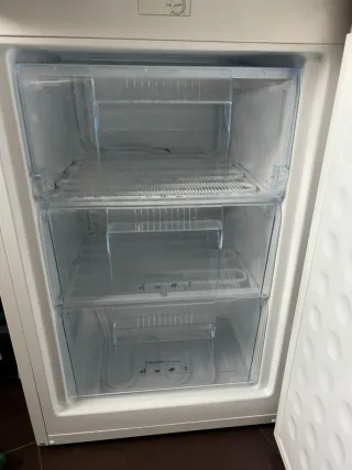 Congelador vertical blanco