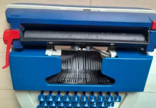 Macchina da scrivere Petite 600