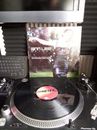ANN LEE - VOICES - VINILO REMEMBER