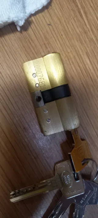 Bombín Seguridad Amig 9950 + 4 Llaves