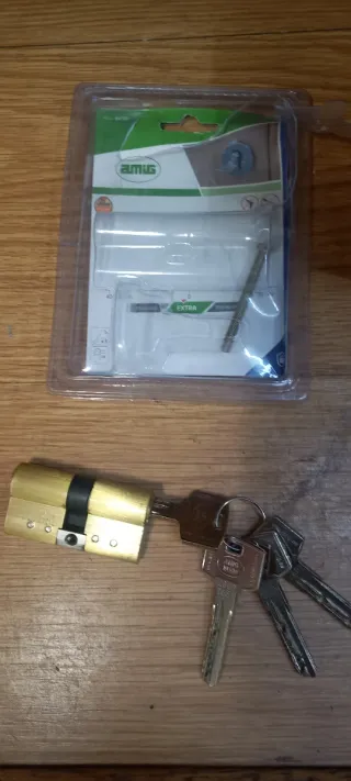 Bombín Seguridad Amig 9950 + 4 Llaves