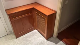 Mueble de esquina de madera. Perfecto para entrada
