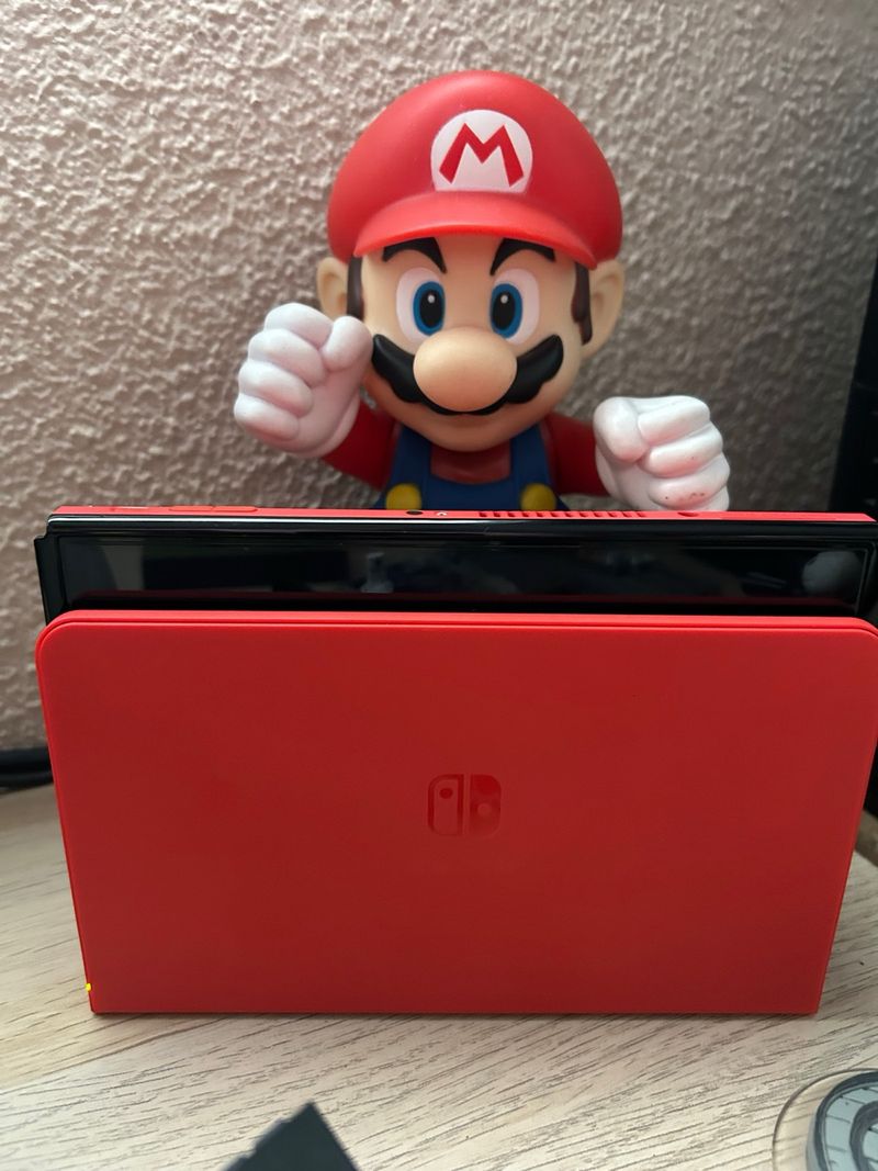 Nintendo Switch OLED Edición Mario, juegos y mas!!