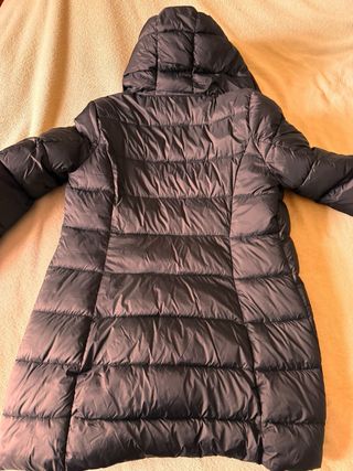 Piumino lungo nero con cappuccio