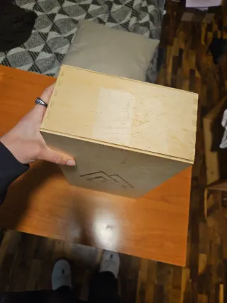 Scatola vuota per vino in legno