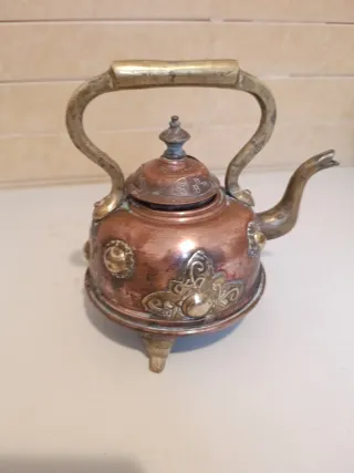 Tetera de cobre antigua