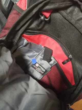 Mochila SwissGear by Wenger Negra y Roja