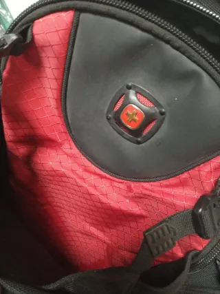 Mochila SwissGear by Wenger Negra y Roja