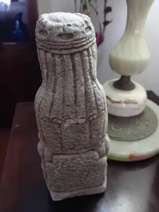 Virgen con niño, talla en piedra