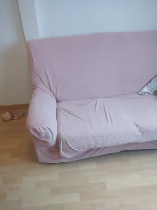 Sofá rosa + 2 fundas urge mudanza