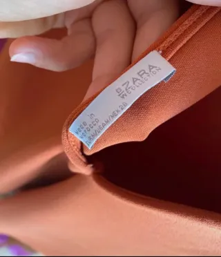 Vestido Zara espalda descubierta color teja