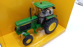 BRI43326 Britains John Deere 3350 1/32
