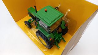 BRI43326 Britains John Deere 3350 1/32