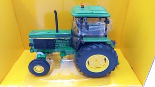 BRI43326 Britains John Deere 3350 1/32