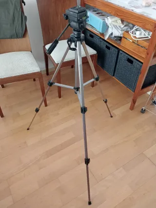 Trípode de Aluminio de la marca Mira.