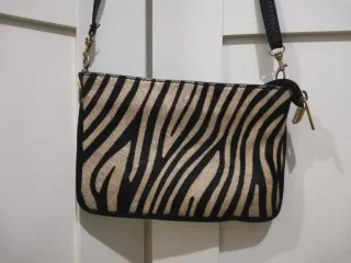 Bolso de cuero y piel de potro estampado cebra
