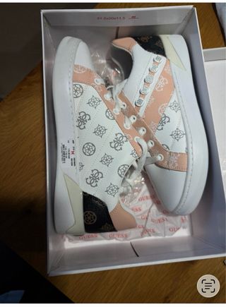 Preciosas Zapatillas deportivas Guess T39 Nuevas