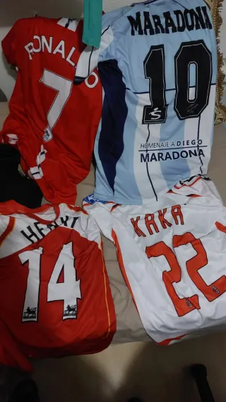 Camisetas de fútbol: Ronaldo, Maradona, Kaka, Henr