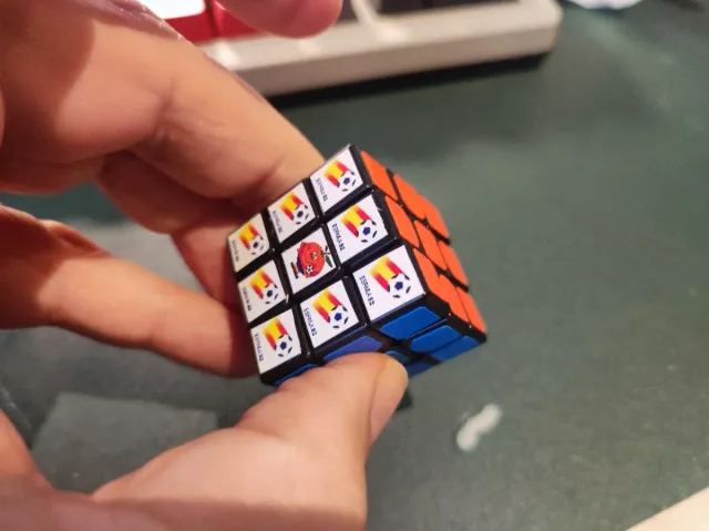 Cubo Mágico Puzzle Mundial 82