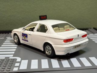 Bburago Alfa Romeo 156 Taxi 1:24 Modellino