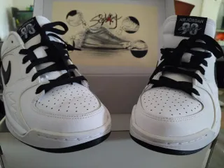 Zapatillas Jordan Negras y Blancas