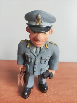 Guardia di Finanza Policía Italia. Gorra y Figura.