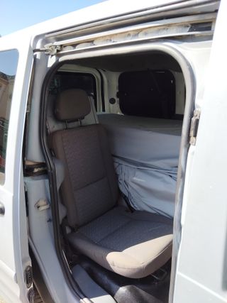 Ford E-Tourneo Courier 2004