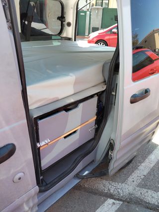 Ford E-Tourneo Courier 2004