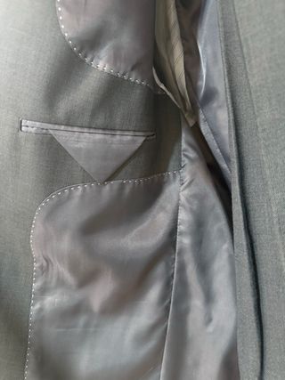 Traje gris hombre
