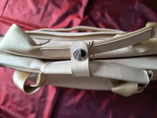 Bolso de viaje beige claro