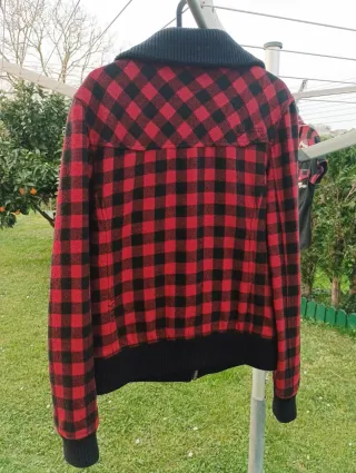 Cazadora Billabong estilo bomber