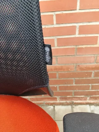 Silla de oficina ergonómica con ruedas