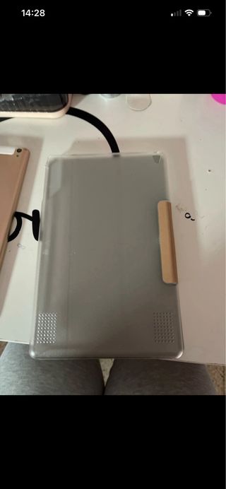 Tablet con tastiera e mouse