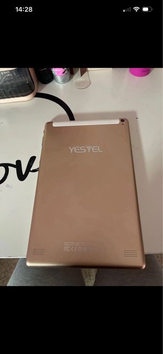 Tablet con tastiera e mouse