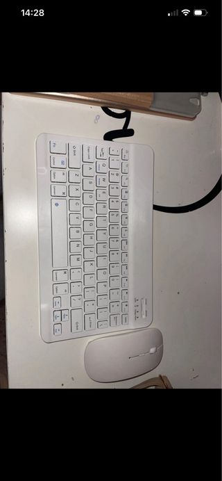 Tablet con tastiera e mouse