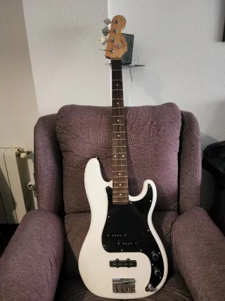 Bajo Eléctrico Squier Affinity P-Bass by Fender.