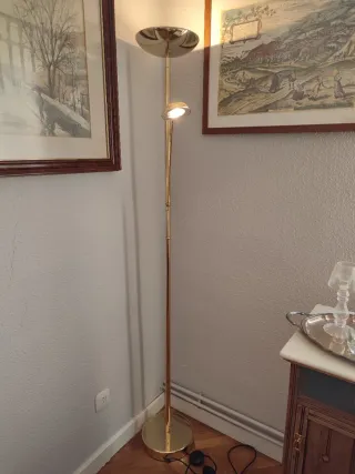 Lámpara de pie dorada metal y cristal