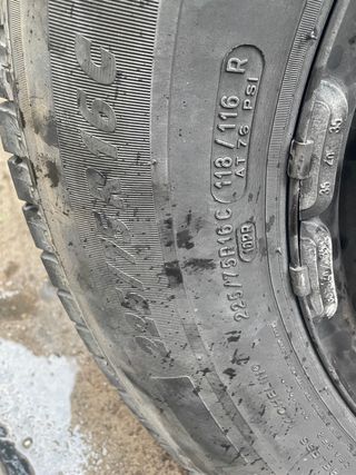 2 Neumáticos Michelin seminuevos medidas225/75/16C