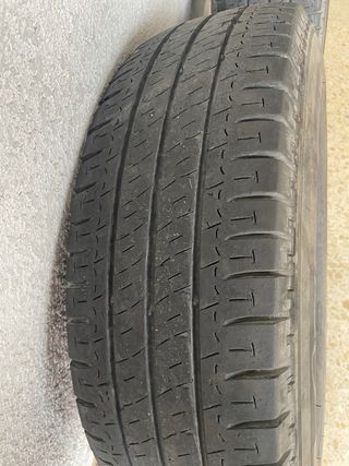 2 Neumáticos Michelin seminuevos medidas225/75/16C