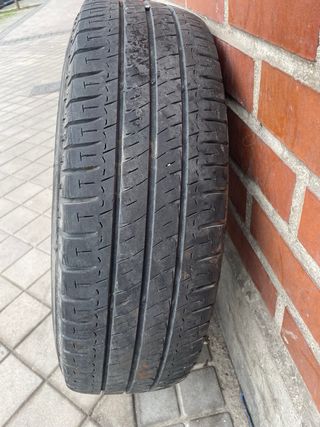 2 Neumáticos Michelin seminuevos medidas225/75/16C