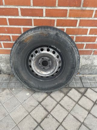 2 Neumáticos Michelin seminuevos medidas225/75/16C