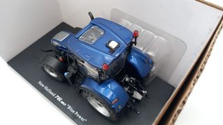 UNH6362 Universal Hobbies New Holland T6.180 1/32