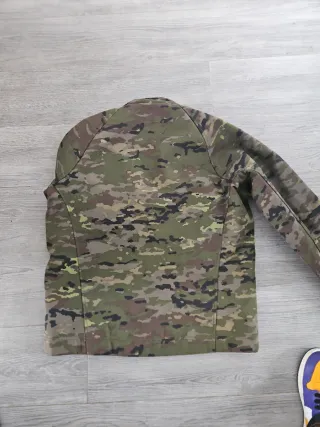 Forro polar camuflaje boscoso. Talla M