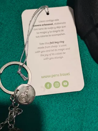 Gorra Perú y Llavero Artesanal Lana