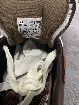 Zapatillas Adidas Spezial Marrones y Blancas