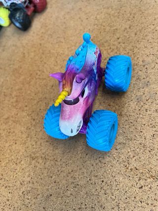 Monster Jam Camión Unicornio Azul