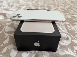 iPhone 11 Pro Max 64 GB 77 Batería