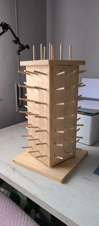 Organizador de hilos de madera