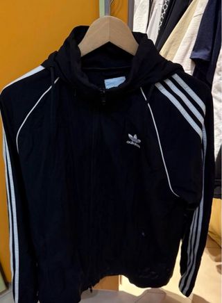 Giacca Adidas nera con cappuccio