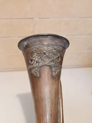 Trompeta de latón antigua militar